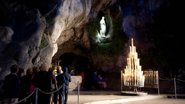 Grotta santuario Madonna di Lourdes statuta